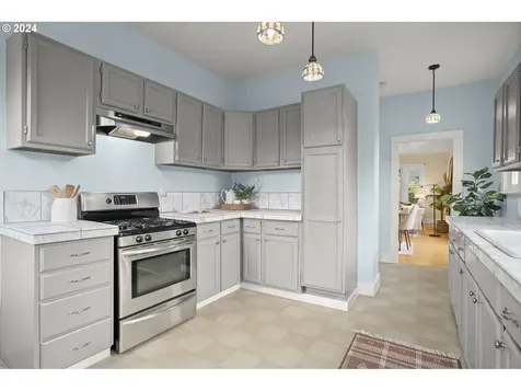 5627 Ne 18th Avenue Portland OR 97211