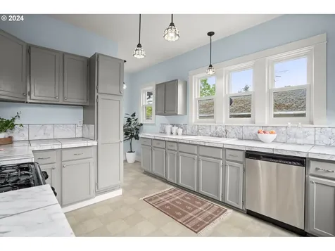 5627 Ne 18th Avenue Portland OR 97211