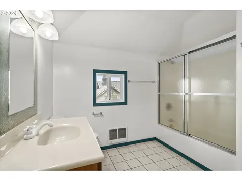 5627 Ne 18th Avenue Portland OR 97211