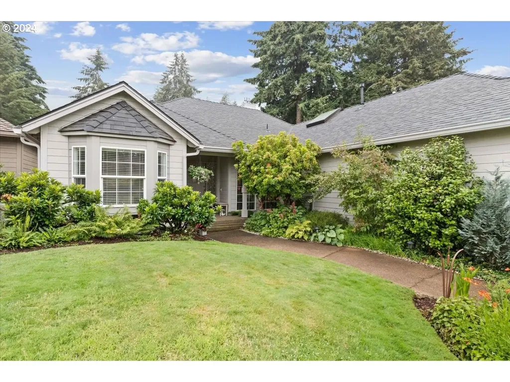 1916 Spicetree Lane SE Salem OR 97306