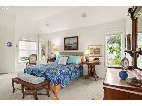 1916 Spicetree Lane SE Salem OR 97306