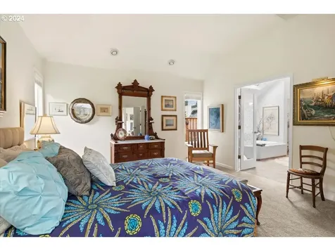 1916 Spicetree Lane SE Salem OR 97306