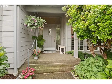 1916 Spicetree Lane SE Salem OR 97306