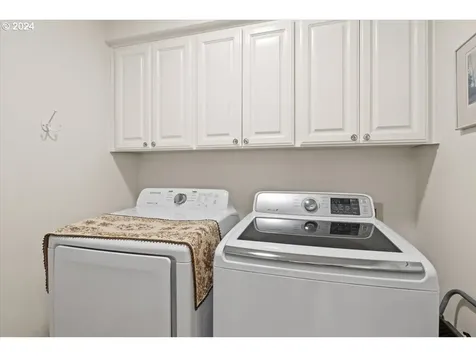 1916 Spicetree Lane SE Salem OR 97306