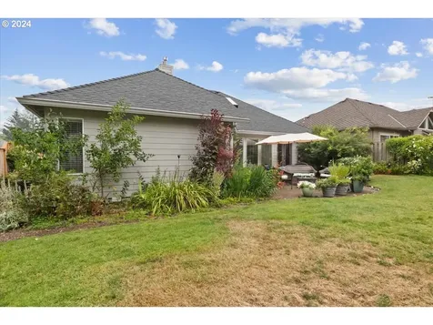 1916 Spicetree Lane SE Salem OR 97306