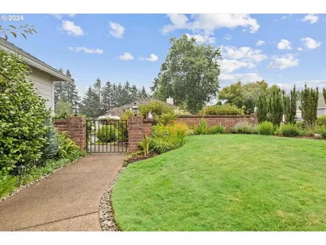 1916 Spicetree Lane SE Salem OR 97306