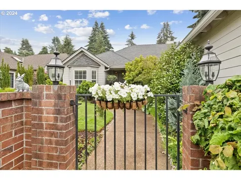 1916 Spicetree Lane SE Salem OR 97306