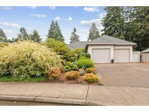 1916 Spicetree Lane SE Salem OR 97306