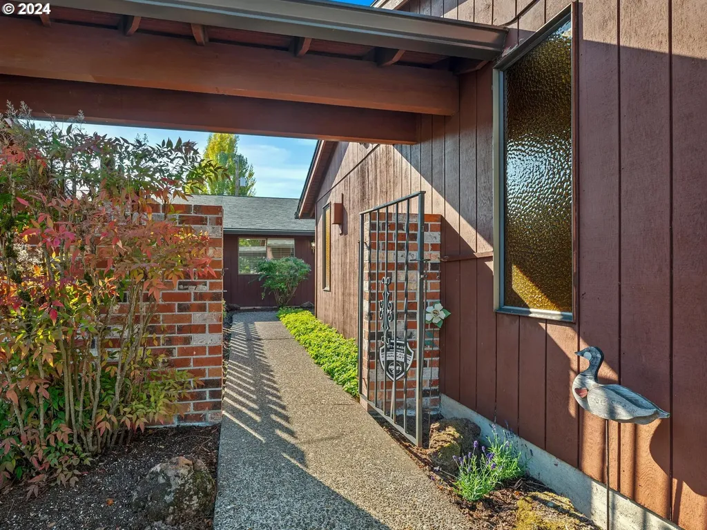10082 SW Crystal Street Beaverton OR 97008
