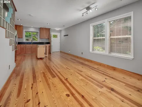 53 Ne Cook Street Portland OR 97212