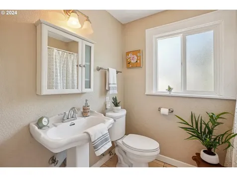 6114 N Vancouver Avenue Portland OR 97217