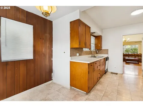 1654 N Killingsworth Street Portland OR 97217
