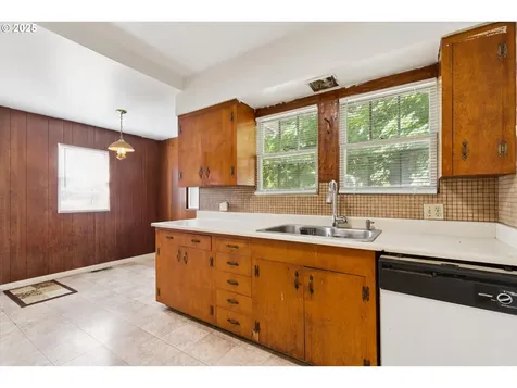 1654 N Killingsworth Street Portland OR 97217