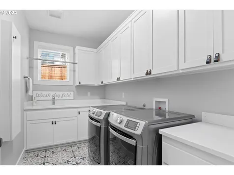 971 S 66th Place Springfield OR 97478
