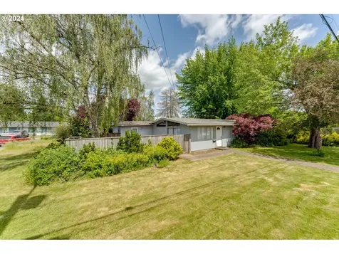 201 E 8th Street Newberg OR 97132