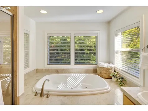 5101 NW 143rd Street Vancouver WA 98685