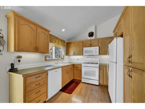592 Creswood Loop Creswell OR 97426