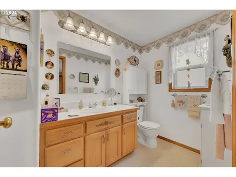 592 Creswood Loop Creswell OR 97426