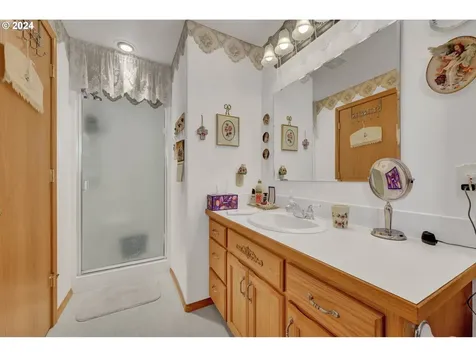 592 Creswood Loop Creswell OR 97426