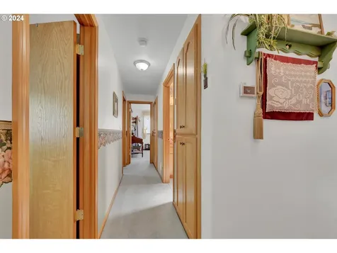 592 Creswood Loop Creswell OR 97426