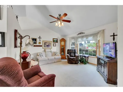 592 Creswood Loop Creswell OR 97426