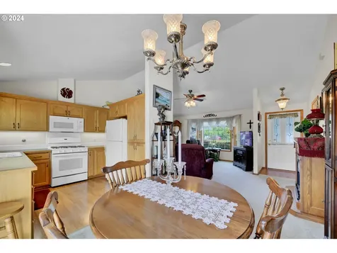 592 Creswood Loop Creswell OR 97426