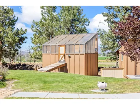 3068 SW Reif Road Powell Butte OR 97753
