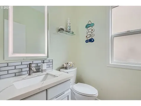 18001 SE 43rd Way Vancouver WA 98683