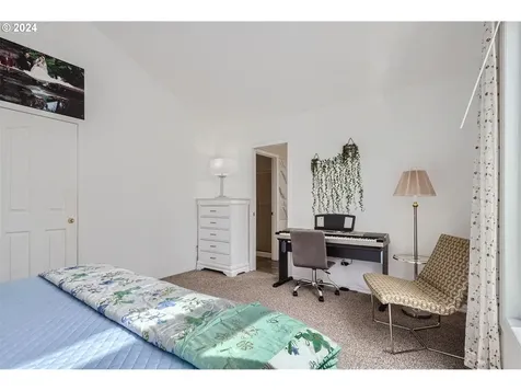 18001 SE 43rd Way Vancouver WA 98683