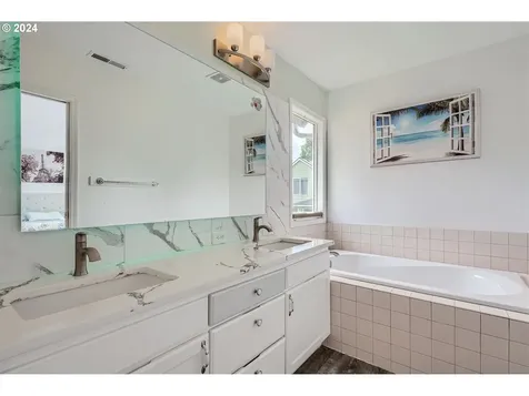 18001 SE 43rd Way Vancouver WA 98683