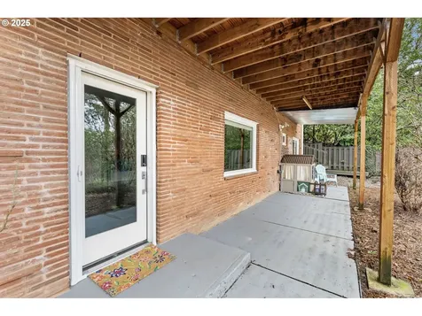 6110 SW Lesser Way Portland OR 97219
