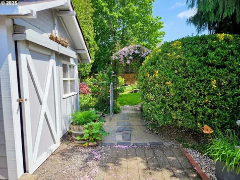 10910 SW 74th Avenue Portland OR 97223