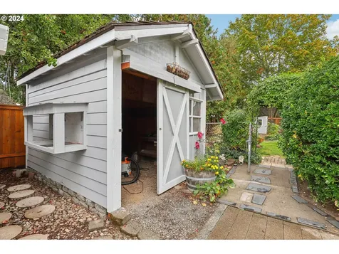 10910 SW 74th Avenue Portland OR 97223