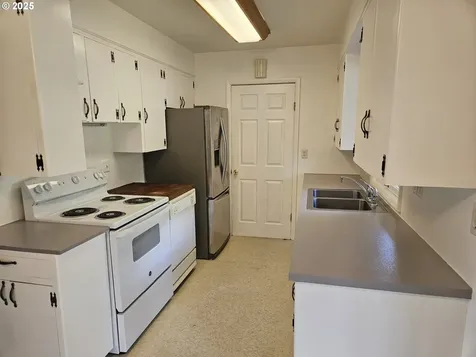 10910 SW 74th Avenue Portland OR 97223