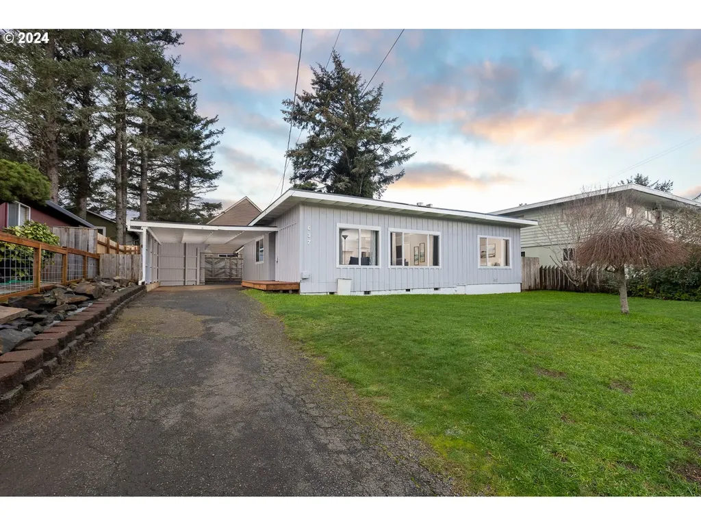 637 Se Jetty Avenue Lincoln City OR 97367