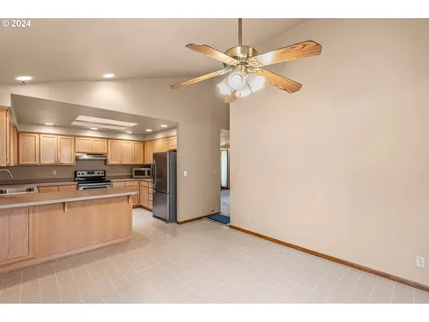 2102 Carmel Avenue Eugene OR 97401