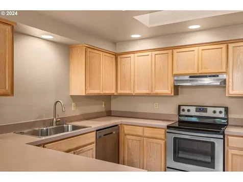 2102 Carmel Avenue Eugene OR 97401