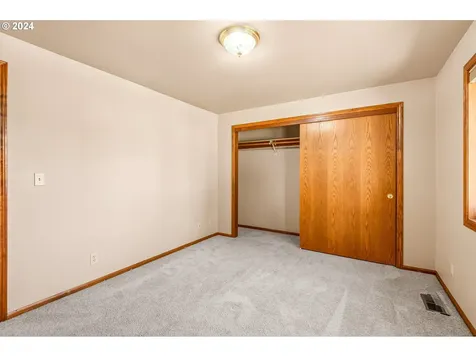 2102 Carmel Avenue Eugene OR 97401