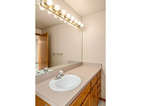 2102 Carmel Avenue Eugene OR 97401