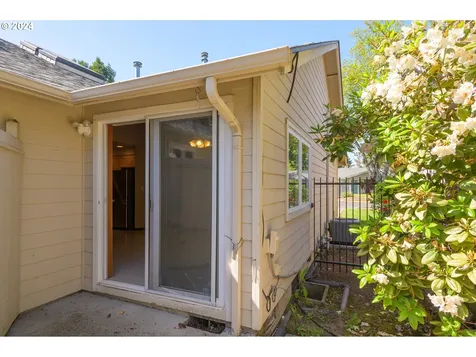 2102 Carmel Avenue Eugene OR 97401