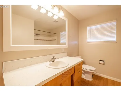 2076 S 5th Street Lebanon OR 97355