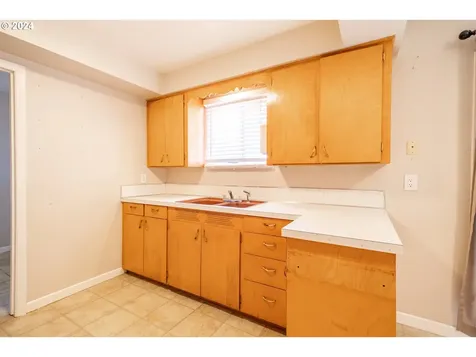 2076 S 5th Street Lebanon OR 97355
