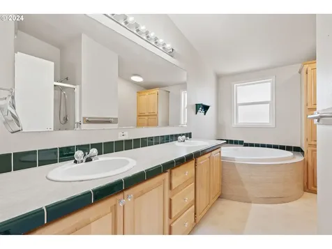 13710 Char Diaz Drive Oregon City OR 97045