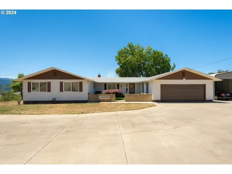 984 Wagontire Drive Myrtle Creek OR 97457