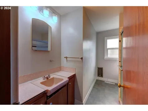 436 S Franklin Street Seaside OR 97138
