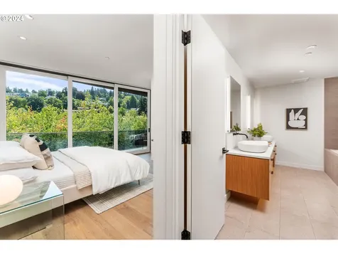 2791 NW Thurman Street Portland OR 97210