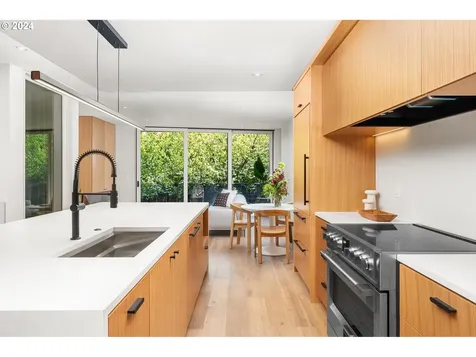 2791 NW Thurman Street Portland OR 97210