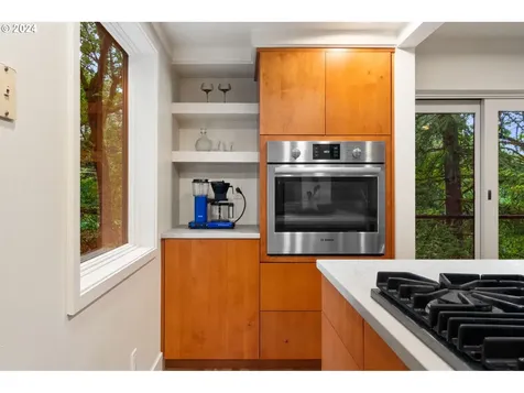 4915 Sw Barnes Road Portland OR 97221