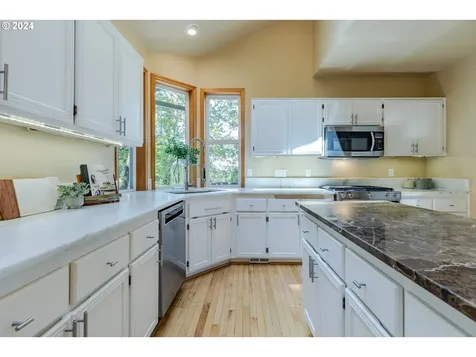 749 Woodcrest Drive Springfield OR 97477