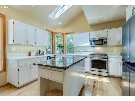 749 Woodcrest Drive Springfield OR 97477